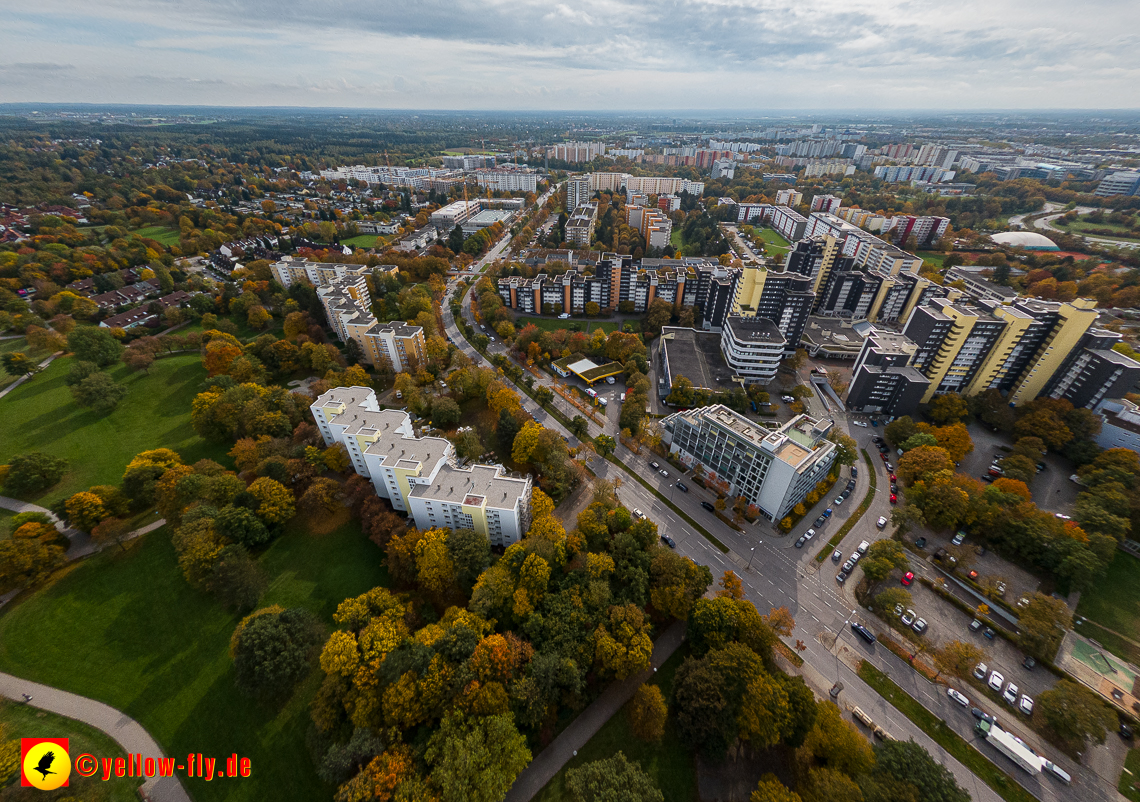 13.10.2022 - Marx-Zenrtum am Karl-Marx-Ring in Neuperlach